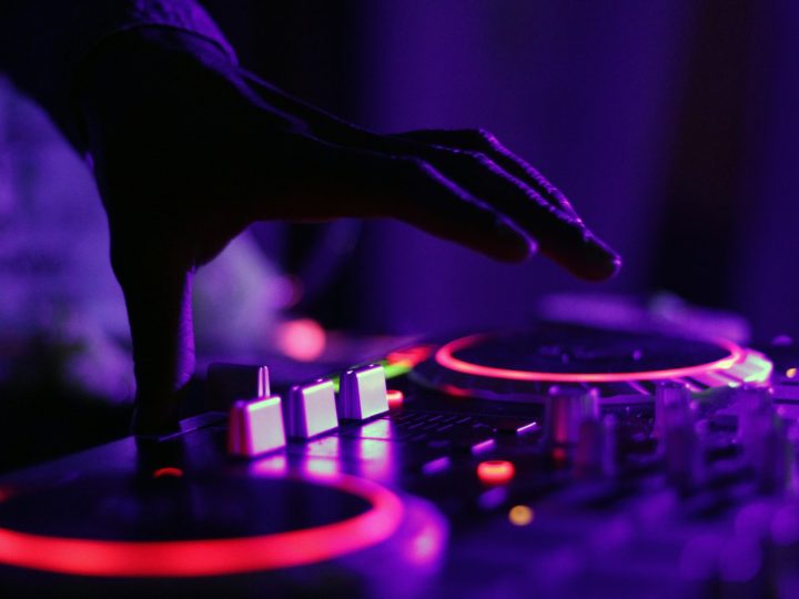 DJs